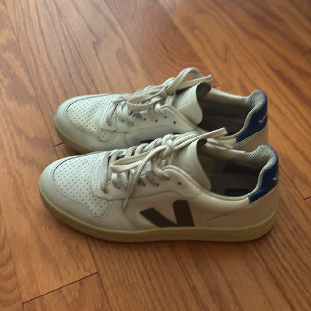 Veja V-10 white and grey casual sneakers